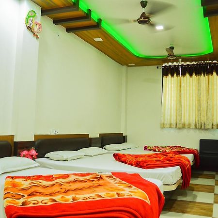 Hotel Shree Dwarkadhish Palace Удджайн Экстерьер фото