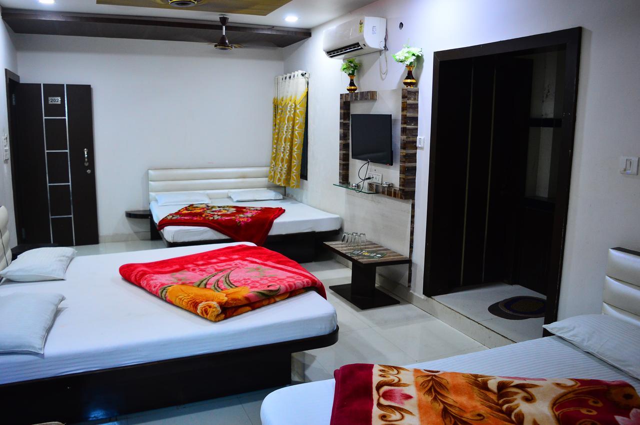 Hotel Shree Dwarkadhish Palace Удджайн Экстерьер фото