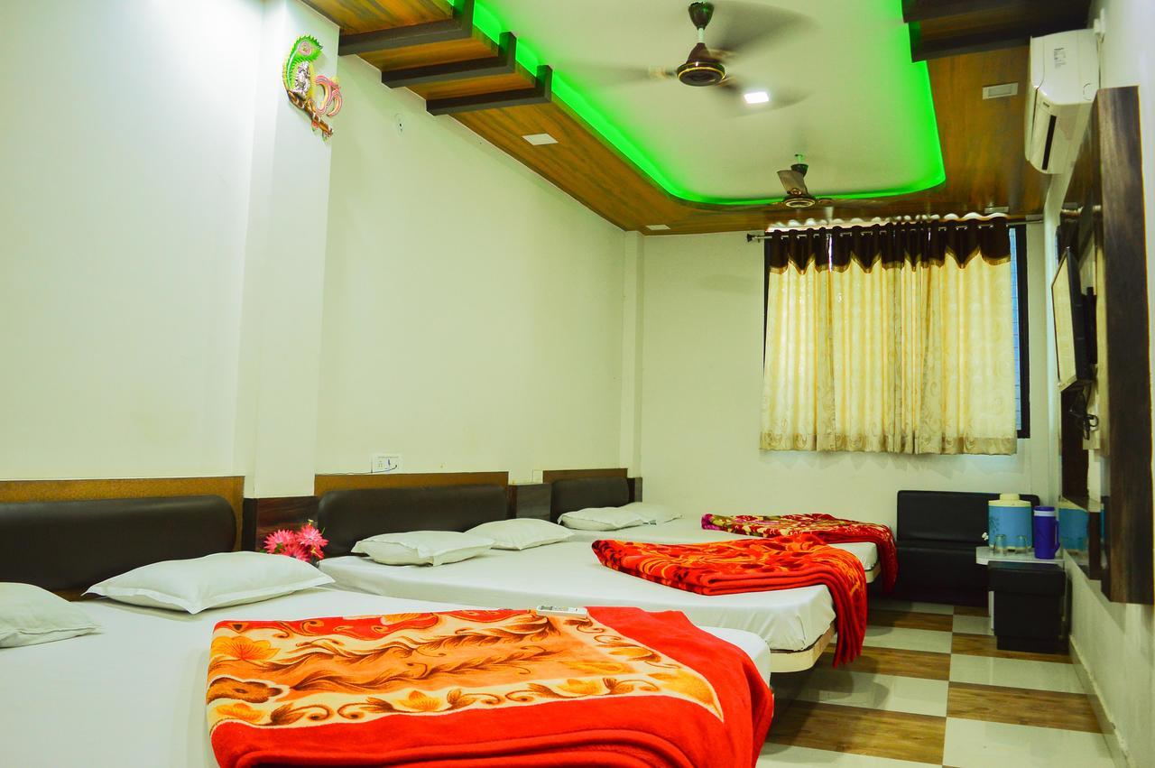 Hotel Shree Dwarkadhish Palace Удджайн Экстерьер фото